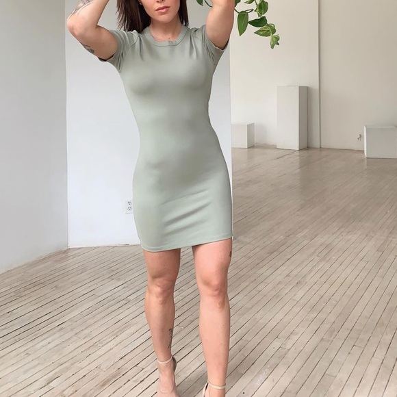 Aritzia Sunday best bodycon dress. Fits like a glove, perfect condition. - Picture 1 of 2